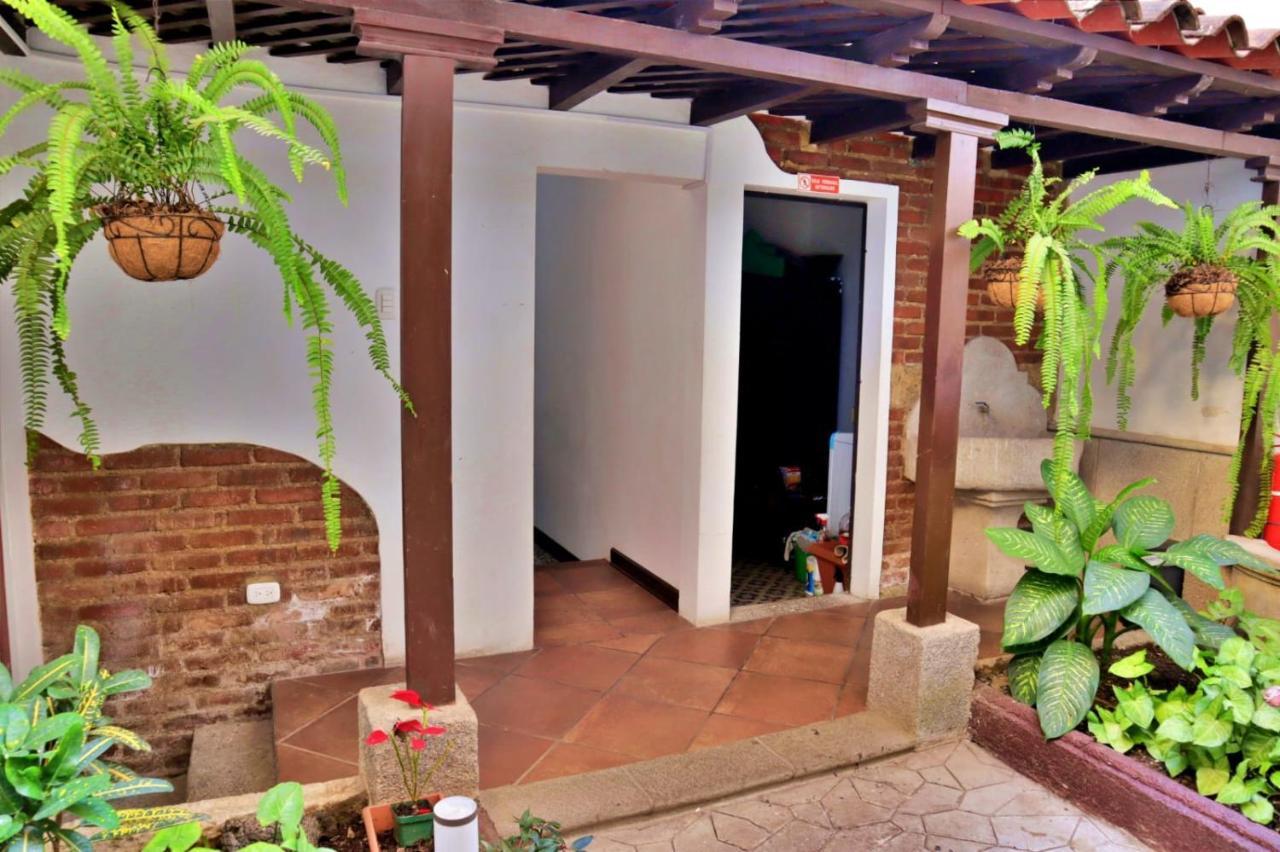 El Arcangel Antigua
